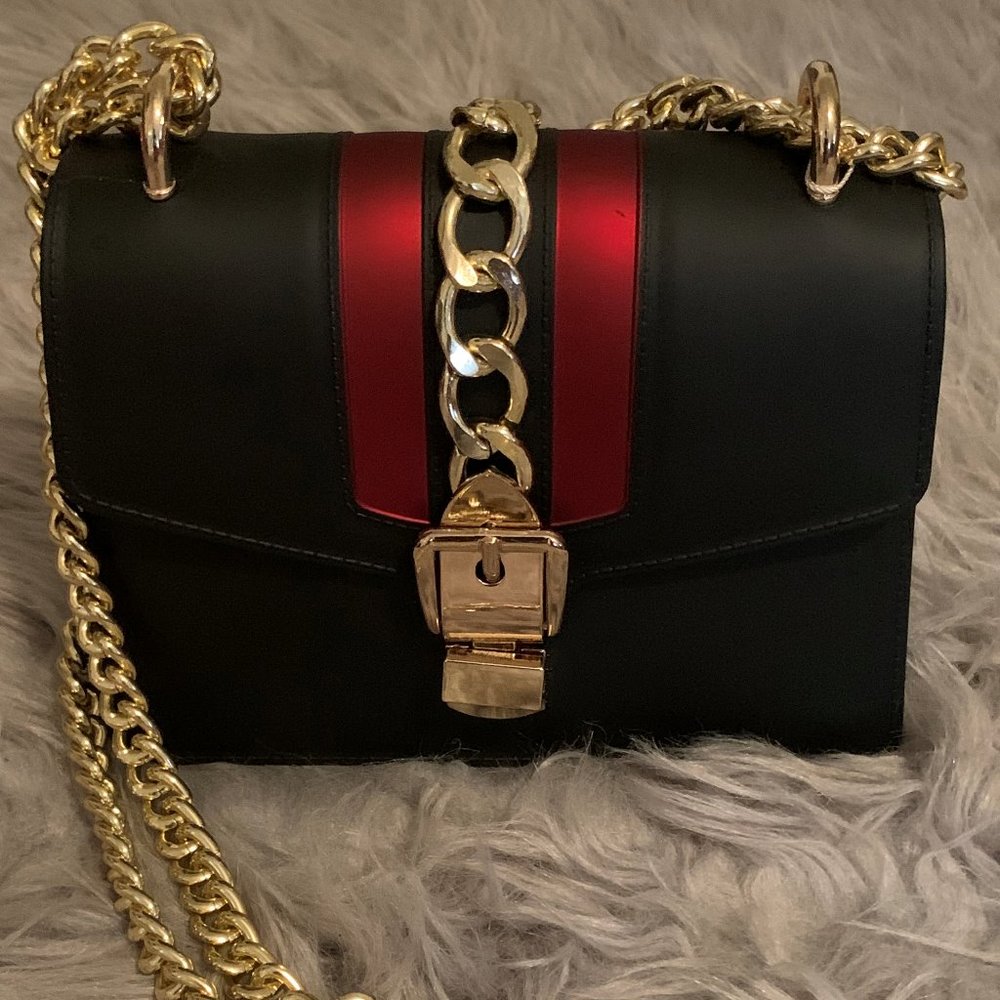 Ladies Black/Red Purse with Shoulder Gold Chain